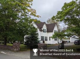 Hill Road Manor Bed & Breakfast, parkimisega hotell sihtkohas Grand Falls