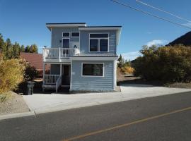 Rr-gull Lake Baby House, hotel in June Lake