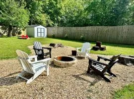 Cozy Family-Friendly home w/ fenced-in backyard