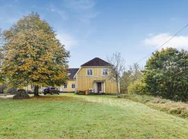 2 Bedroom Awesome Home In lmhult – domek wiejski w mieście Stenbrohult