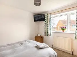 Double Room, Large TV, With Great Transport Links