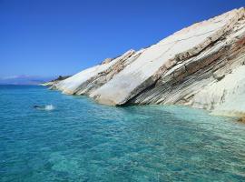 Lost Paradise Camping Beach & Bar, hotel in Himare