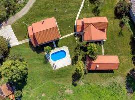 Villa Blue house - outdoor pool, hotel en Plaški