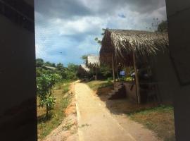 Forest Lodge Eco Camp, hotel with parking in Mahagama