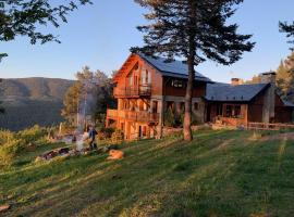 Minds & Mountains Eco Lodge, hotel a prop de Remuntador de Roc Blanc, a la Molina