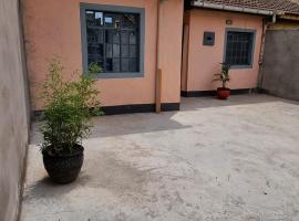 Lux Suites Donholm Family Bungalow, bungalow in Nairobi