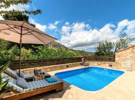 Apple Villas, hotel with pools in Mouríon