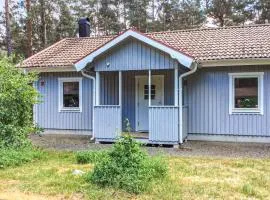 Awesome Home In Yngsj With 3 Bedrooms, Sauna And Wifi