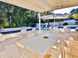 Très belle villa Familiale avec Piscine, hotel in La Cadière-dʼAzur