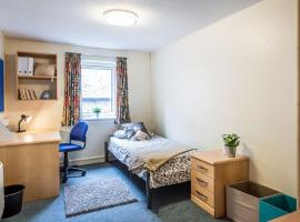 ALTIDO Budget 4,5 and 6 bed private flats, in Historic Old Town, hotel u gradu Edinburg