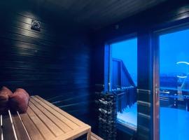 Holiday home with sauna in the Arctic Caribbean, Tromsø, hotel dengan parking di Tromsø