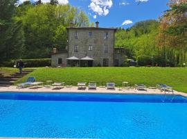 Villa Casa di Pietra en el norte de Lucca, Toscana, cabaña o casa de campo en Camporgiano