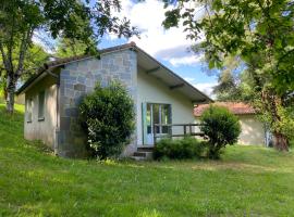 Manot Vacances - Gites en bord de Vienne, budget hotel sa Manot