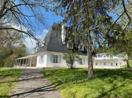 Manoir et Appartements au Domaine de Bize Mirepoix, hotel with parking in Mirepoix