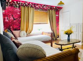 Beachfront Party House for Stags & Hens, Hotel in Brighton & Hove