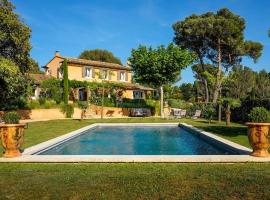 Maison provençale au pied du Luberon avec vue dégagée, hotel sa Puget