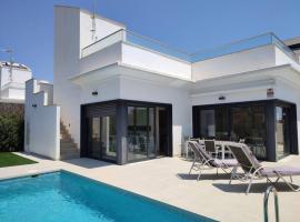 Luxury 3 Bedroom 2 bathroom Villa with Pool, hotel with pools in Sucina