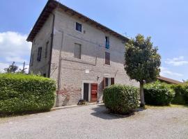 Outlander Cottage - Family B&B, hotel with parking in Bentivoglio