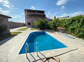 Luxury Villa with a Pool、にあるズヴァルトノッツ国際空港 - EVNの周辺ホテル