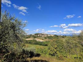 tre case, hotel in Gambassi Terme