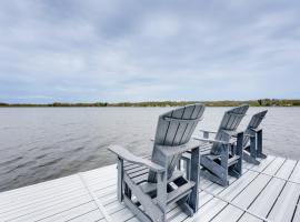 Delton Vacation Rental with On-Site Lake Access!, βίλα σε Delton