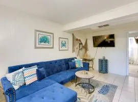 2 Blocks to Bay Cabana Breeze Rockport Rental!