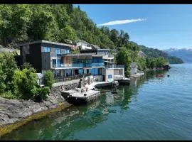 Panoramaresort in Hardangerfjord with boat and sauna to rent - Seaside Studio for 2 personer