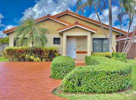 Tropical Oasis home w Community Pool great area, hotel in Kendall