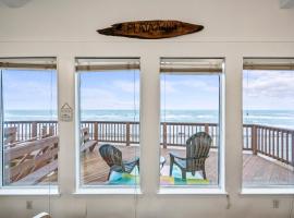 Oceanfront 2BR Cottage w Sunsets Views Comfy and Pet and Family Friendly，弗里波特的有停車位的飯店