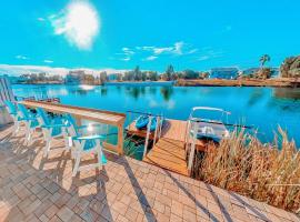 Hernando Beach에 위치한 호텔 SaltwaterPool- GameRoom -Tropical Sunsets - Kayaks - Fishing