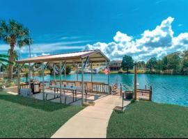 Paradise!! GolfCartRental/Paddleboat/Kayak/Fish/Swim, Hotel in Hernando Beach