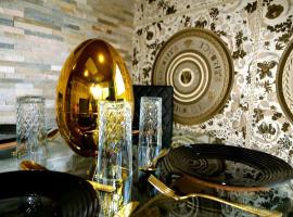 Stunningly Opulent Gold Apartment Near Sheffield FULL SKY TV, hotel cerca de Rotherham College of Arts & Technology, Rotherham