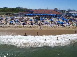 Ballard's Beach Resort, hotel v New Shorehamu