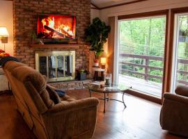 Modern Cabin With Hot Tub Grill Lake Beach Wineries Hiking Fishing And Hershey Park Family And Pet Friendly Superhosts On AB&B, maison de vacances à Mount Gretna