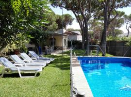 Chalet con piscina Rana verde, hotel i Chiclana de la Frontera