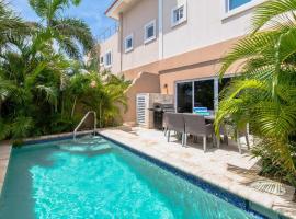 Eagle Beach - Private pool - Outdoor Deluxe townhome 11, beach hotel in Palm-Eagle Beach