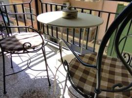 Charming Three Bedroom Apartment in Alcoi (with WIFI), hotel económico em Alcoy