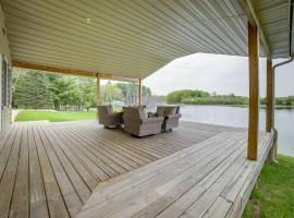 Secluded Evart Vacation Rental on 82 Acres!, villa in Evart