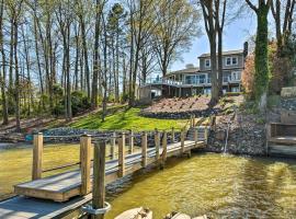 Riviera Paradise with Private Dock! home, holiday rental in Mooresville