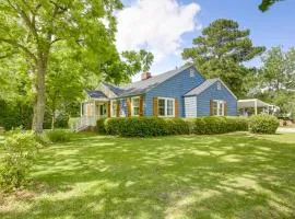 Charming New Bern Cottage with Grill and Fire Pit!