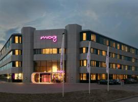 Moxy Amsterdam Schiphol Airport، فندق في هوفدوربْ