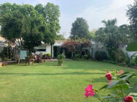 Green Serene Abode, ξενοδοχείο σε Meerut
