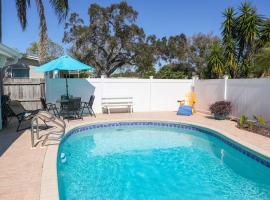 License to Chill - Heated Pool, Indian Rocks Beach, Play Room, cottage in Largo