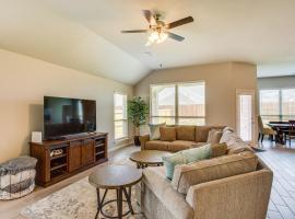 Spacious Forney Home Rental with Game Room!, feriebolig i Forney