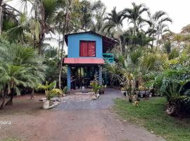 Casa LalitoHouse cabaña rustica frente al mar., hotell i Pavones