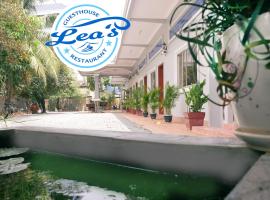 Lea's Guesthouse and Restaurant, cheap hotel in Phumĭ Phlov Phnum Pénh