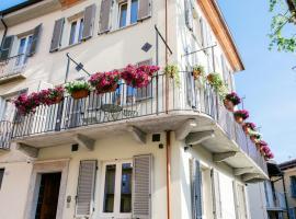 San Tommaso Suites, hotel v destinaci Canelli