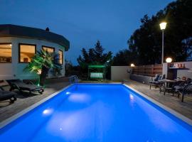 Maia Luxury Pool Villa, hotel v destinaci Afantou