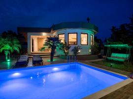 Maia Luxury Pool Villa, hotel u gradu Afantou