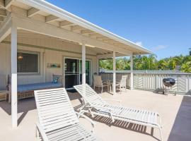 Steps to the beach upstairs Apartment with 3 bedrooms & 2 bath AC, hotel en Kailua